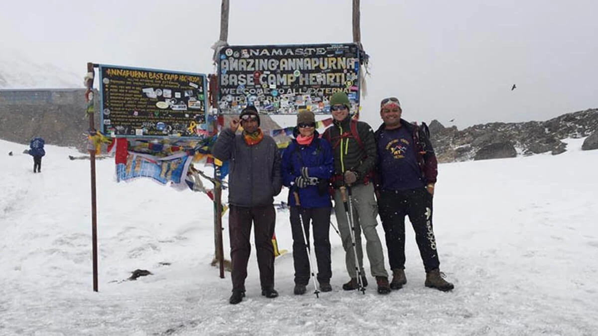 Web Banner for a blog, Annapurna Circuit vs. Annapurna Base Camp